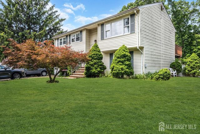 26 Nancy Lane, Piscataway, NJ 08854