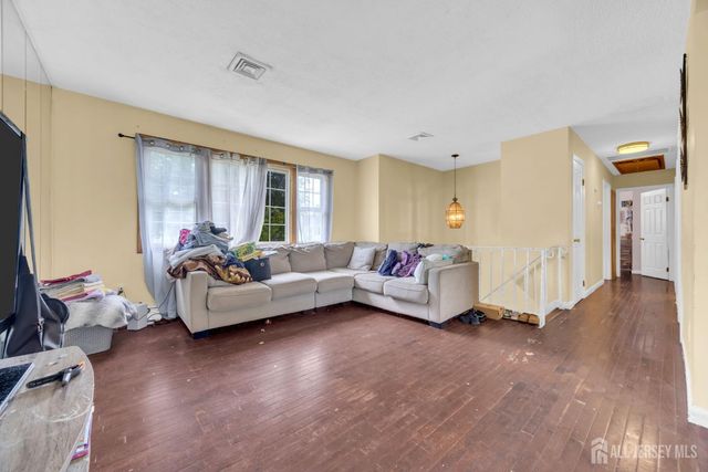 26 Nancy Lane, Piscataway, NJ 08854