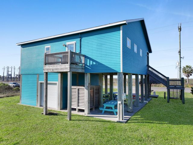 2570 Highway 87, Crystal Beach, TX 77650