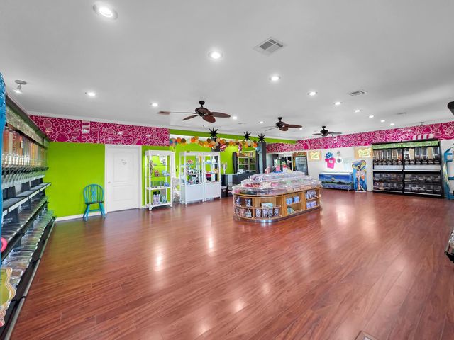 2570 Highway 87, Crystal Beach, TX 77650