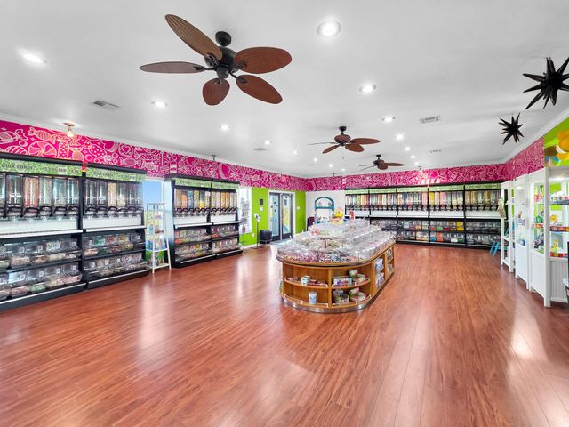 2570 Highway 87, Crystal Beach, TX 77650