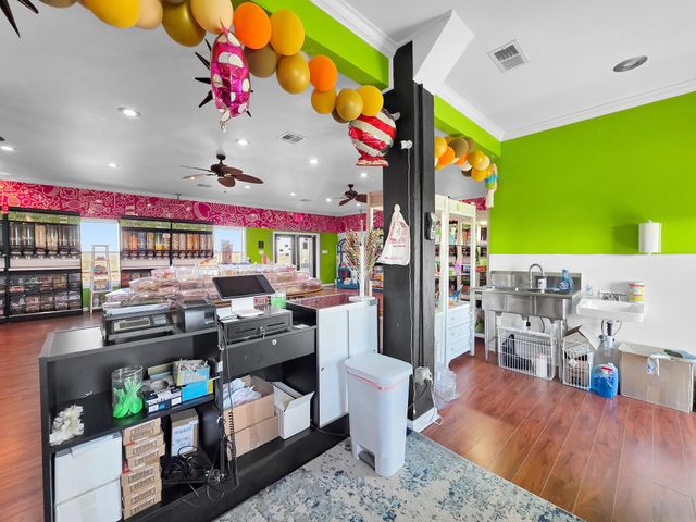 2570 Highway 87, Crystal Beach, TX 77650