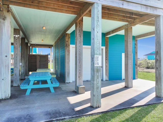 2570 Highway 87, Crystal Beach, TX 77650