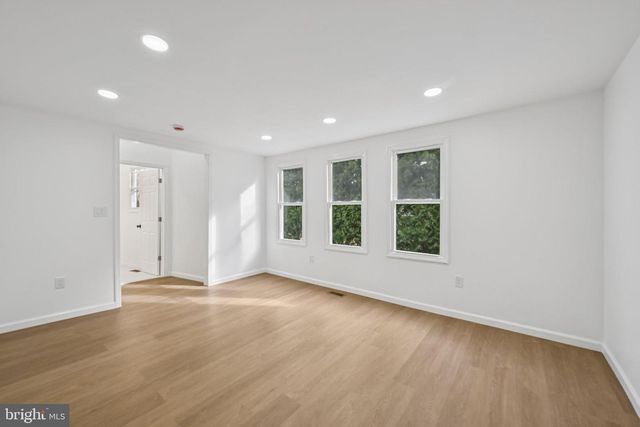 998 E BUTLER AVE, Vineland, NJ 08360