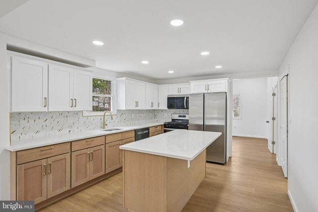 998 E BUTLER AVE, Vineland, NJ 08360