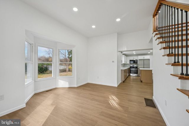 998 E BUTLER AVE, Vineland, NJ 08360