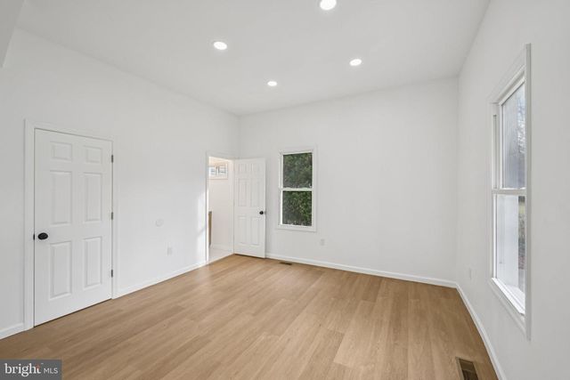 998 E BUTLER AVE, Vineland, NJ 08360