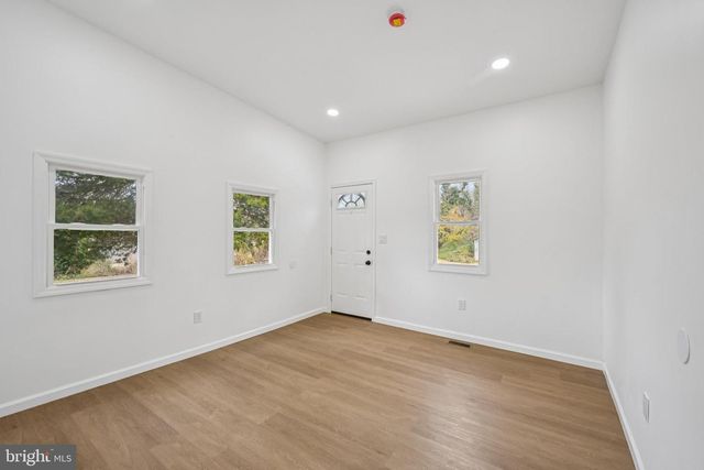 998 E BUTLER AVE, Vineland, NJ 08360