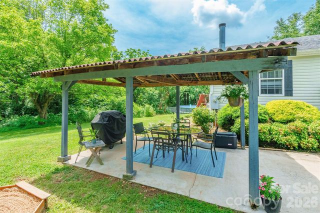 1828 Pine Hollow Place, Hudson, NC 28638