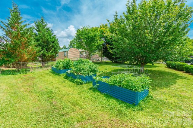 1828 Pine Hollow Place, Hudson, NC 28638