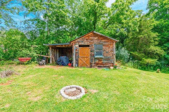 1828 Pine Hollow Place, Hudson, NC 28638