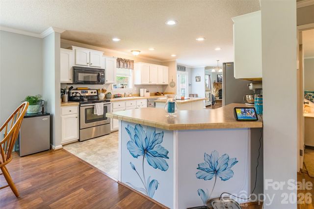 1828 Pine Hollow Place, Hudson, NC 28638