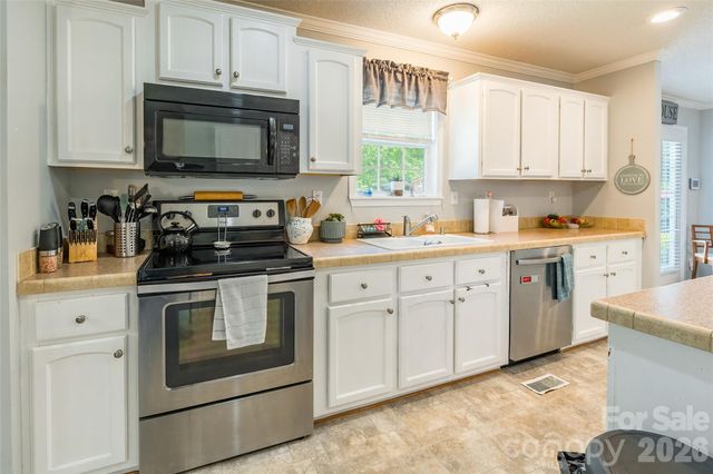 1828 Pine Hollow Place, Hudson, NC 28638