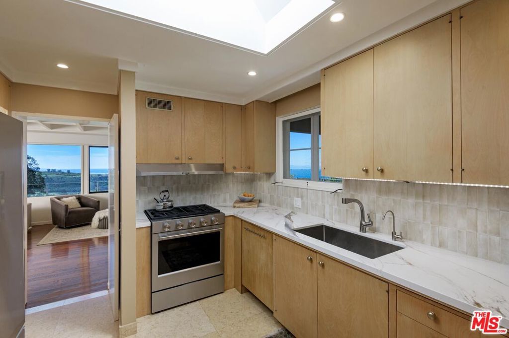 Image 8 of property listing at 7401 Shepard Mesa Road, Carpinteria, CA 93013