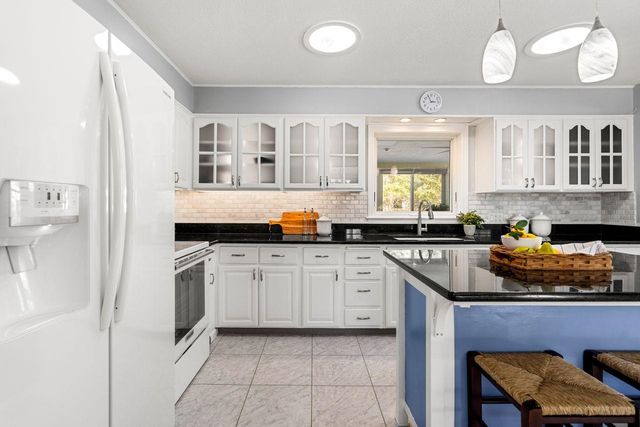 6 Golden Gate Drive, Hooksett, NH 03106