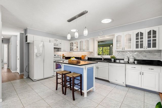 6 Golden Gate Drive, Hooksett, NH 03106