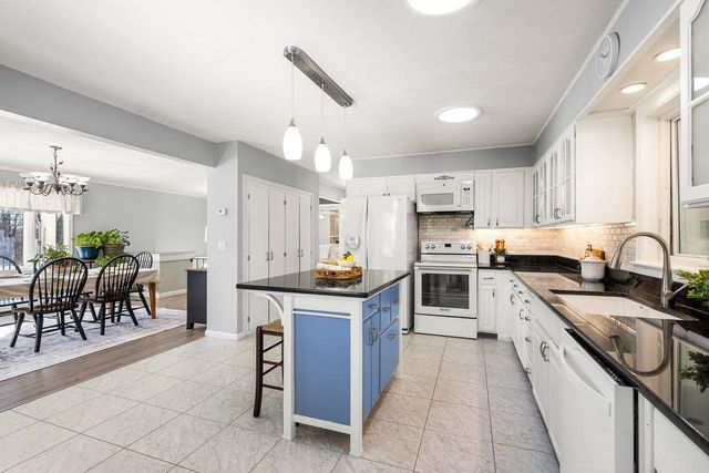 6 Golden Gate Drive, Hooksett, NH 03106