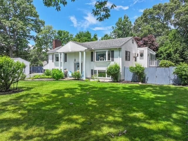 6 Golden Gate Drive, Hooksett, NH 03106