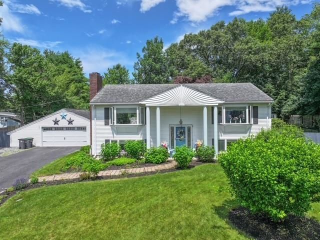 6 Golden Gate Drive, Hooksett, NH 03106