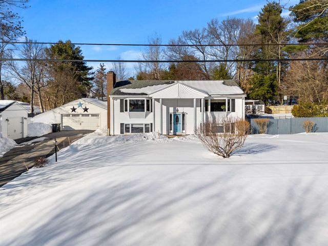 6 Golden Gate Drive, Hooksett, NH 03106