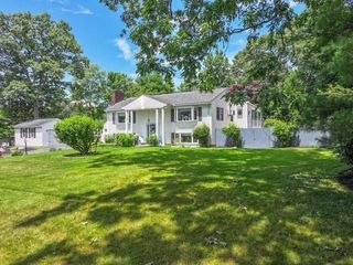 6 Golden Gate Drive, Hooksett, NH 03106