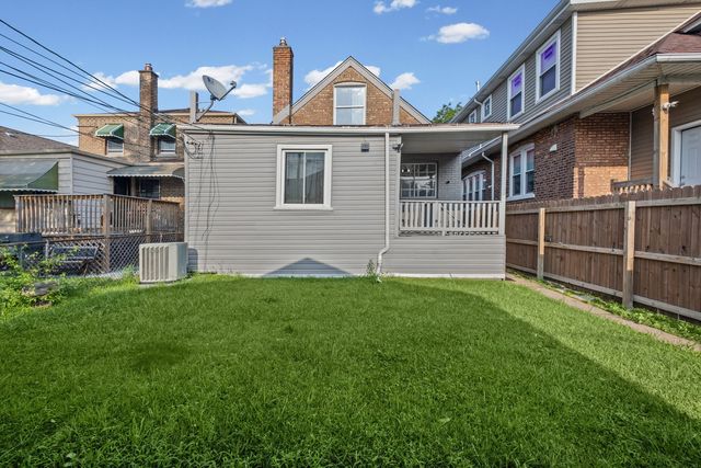 8340 S Yates Boulevard, Chicago, IL 60617