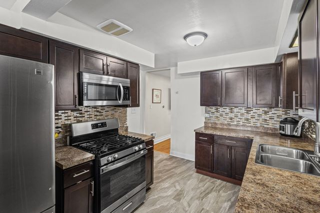 8340 S Yates Boulevard, Chicago, IL 60617