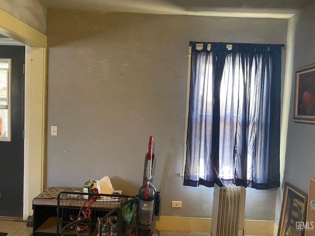 916 33rd Street, Bakersfield, CA 93301