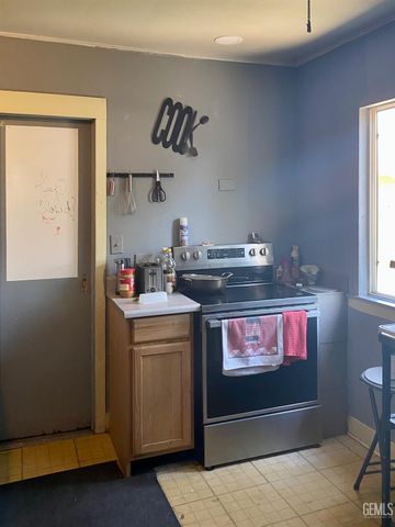 916 33rd Street, Bakersfield, CA 93301