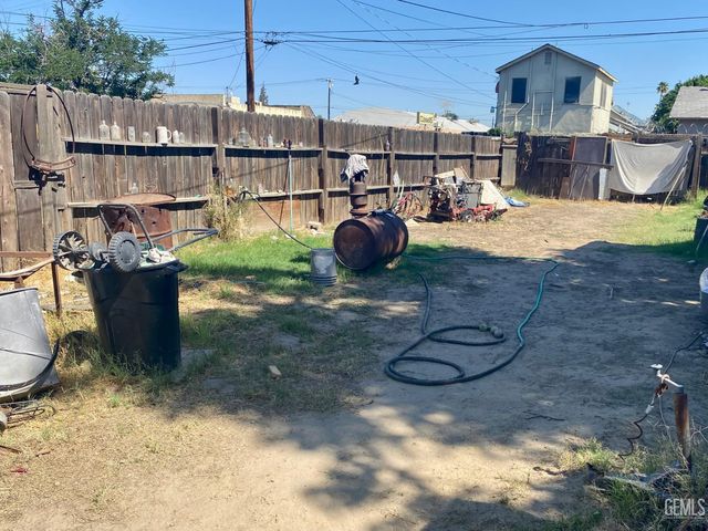 916 33rd Street, Bakersfield, CA 93301