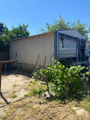 916 33rd Street, Bakersfield, CA 93301