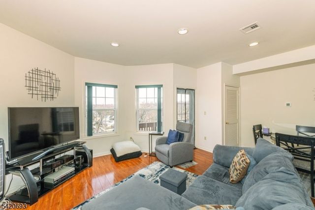 375 Rifle Camp Rd 403, Woodland Park, NJ 07424