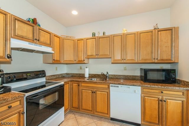 375 Rifle Camp Rd 403, Woodland Park, NJ 07424