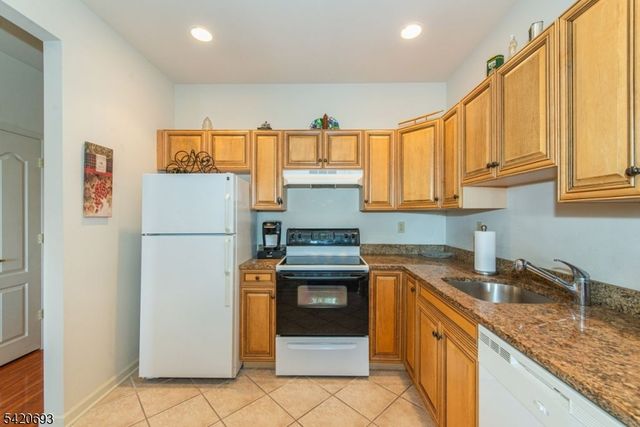 375 Rifle Camp Rd 403, Woodland Park, NJ 07424