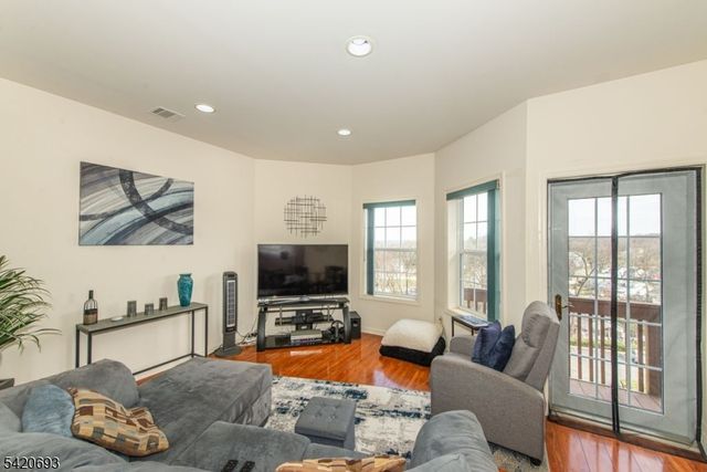 375 Rifle Camp Rd 403, Woodland Park, NJ 07424