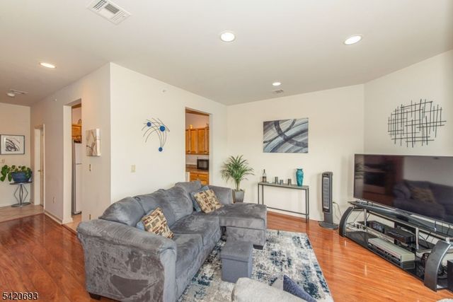 375 Rifle Camp Rd 403, Woodland Park, NJ 07424