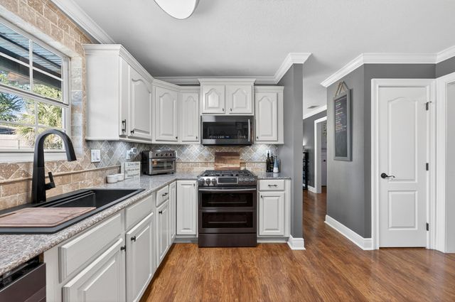 33 Birch Avenue, Shalimar, FL 32579