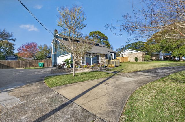 33 Birch Avenue, Shalimar, FL 32579