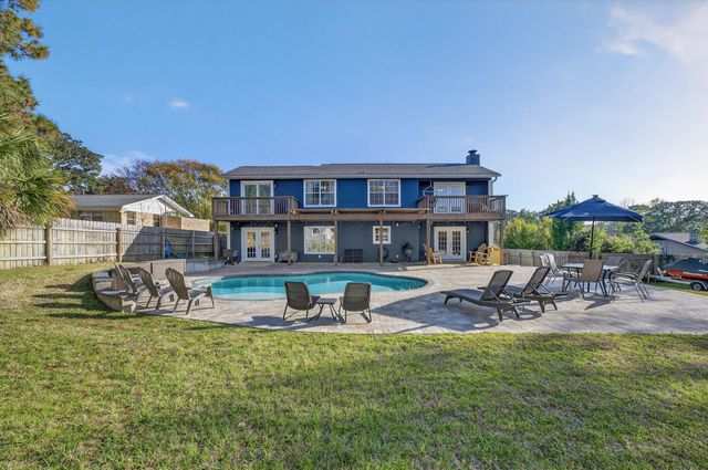 33 Birch Avenue, Shalimar, FL 32579