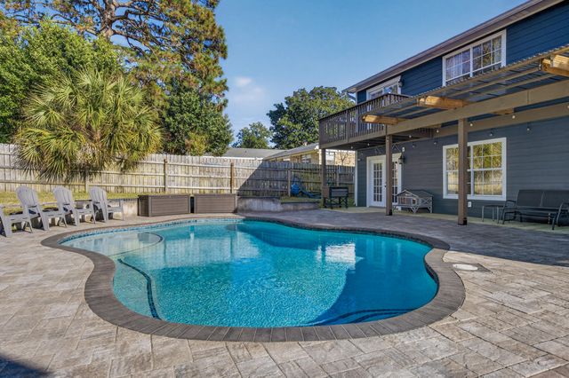 33 Birch Avenue, Shalimar, FL 32579