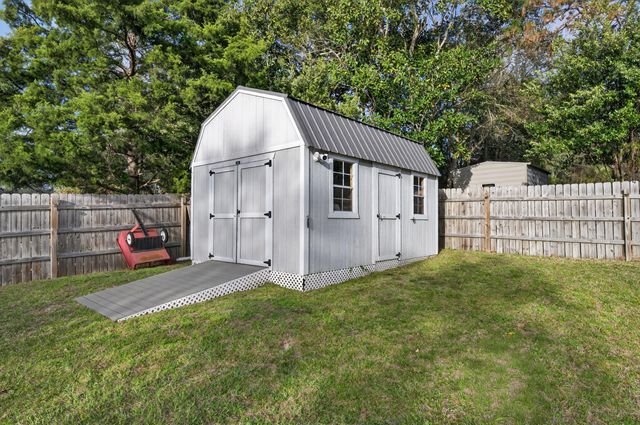 33 Birch Avenue, Shalimar, FL 32579