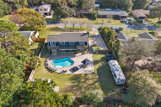 33 Birch Avenue, Shalimar, FL 32579