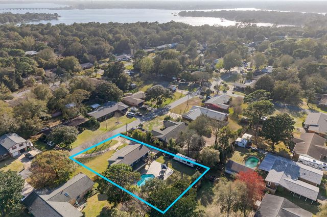 33 Birch Avenue, Shalimar, FL 32579