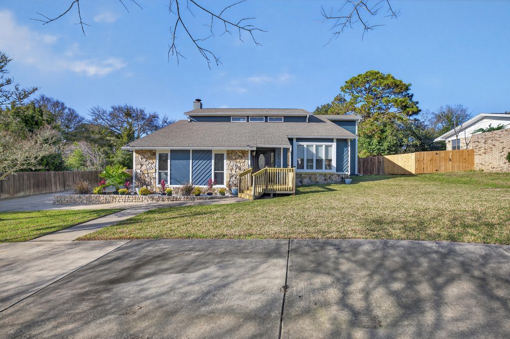 33 Birch Avenue, Shalimar, FL 32579