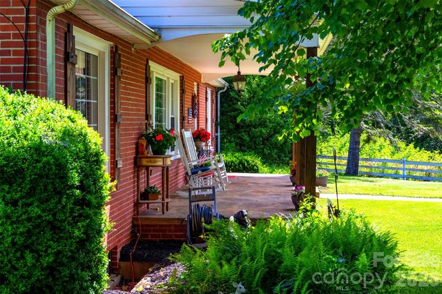 68 Hillside Terrace Drive, Waynesville, NC 28786
