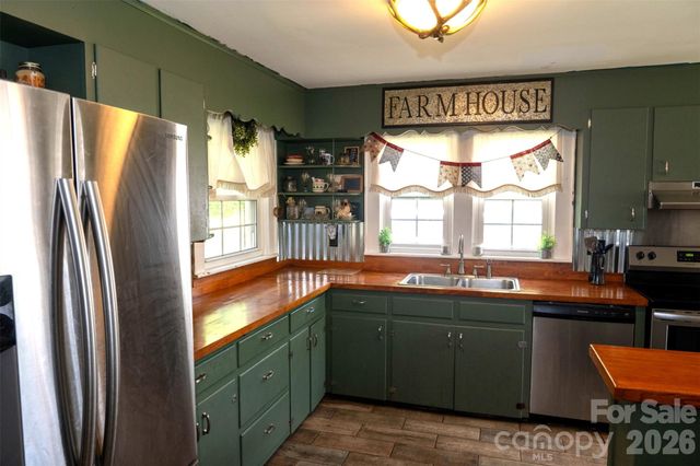 68 Hillside Terrace Drive, Waynesville, NC 28786