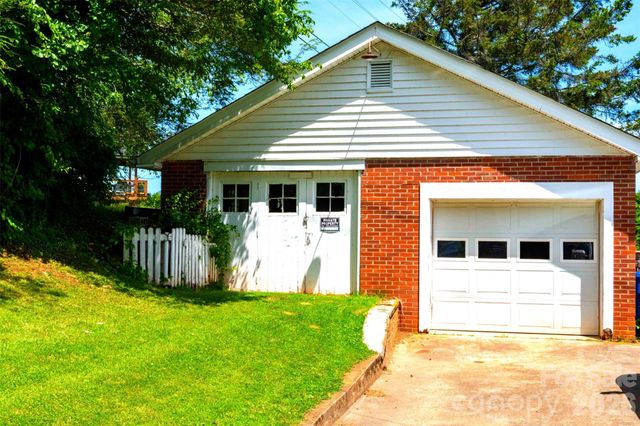 68 Hillside Terrace Drive, Waynesville, NC 28786