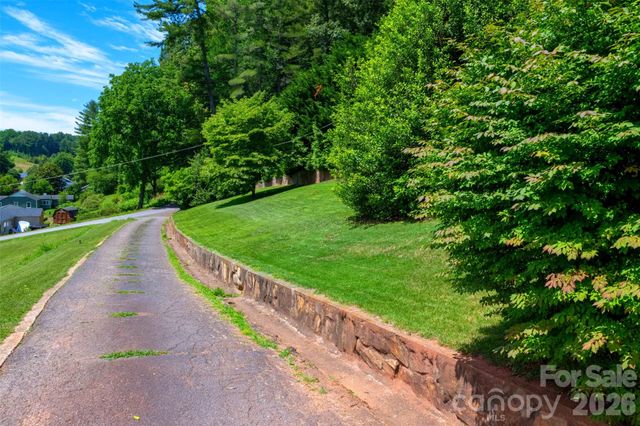 68 Hillside Terrace Drive, Waynesville, NC 28786