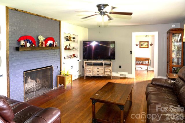 68 Hillside Terrace Drive, Waynesville, NC 28786