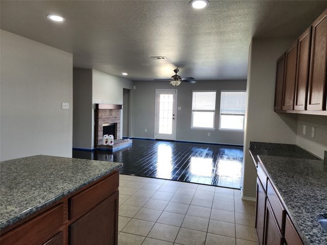 700 Swan Drive, Aubrey, TX 76227